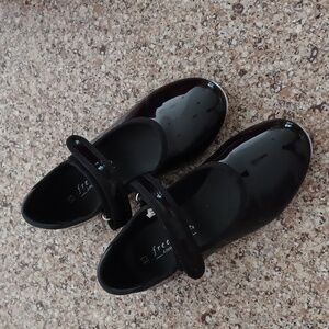 Girls tap shoes